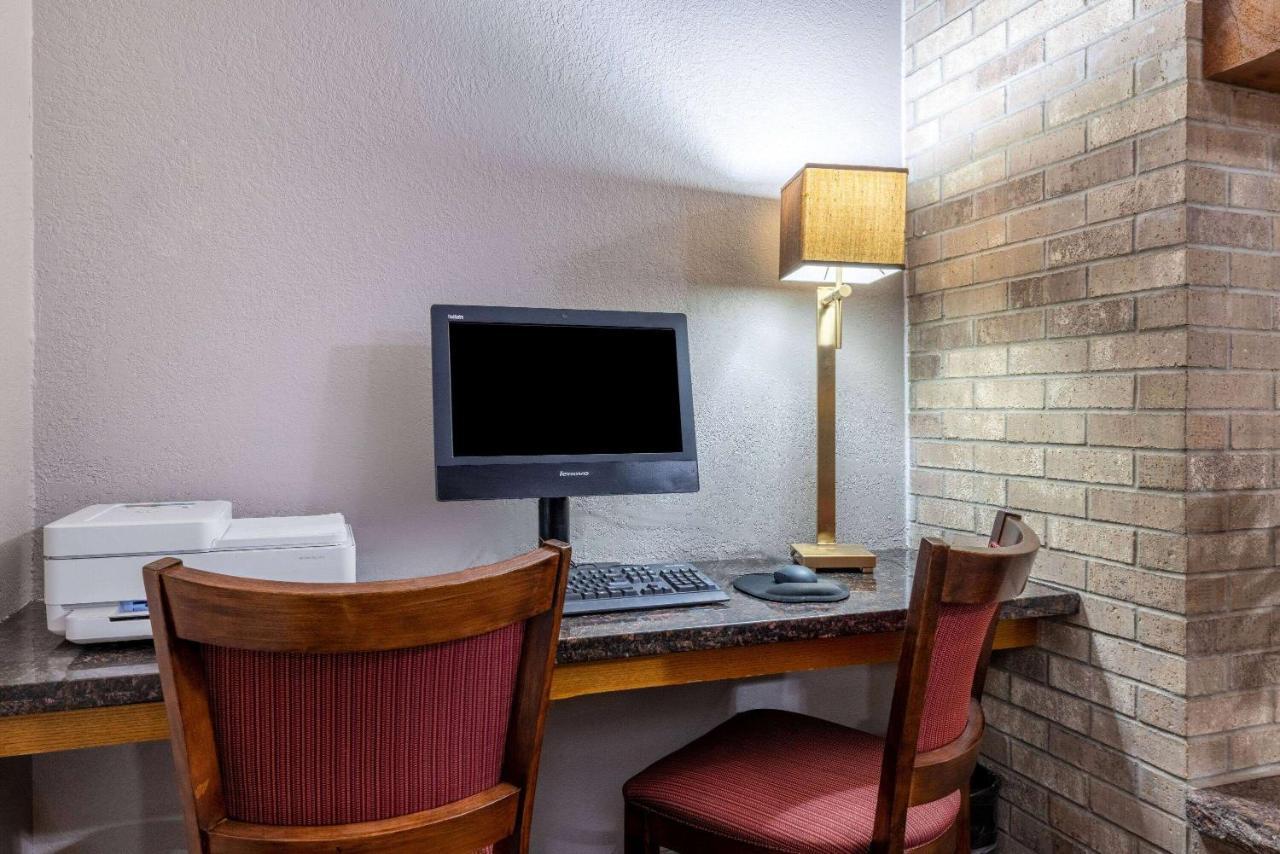Americinn By Wyndham דיקינסון מראה חיצוני תמונה