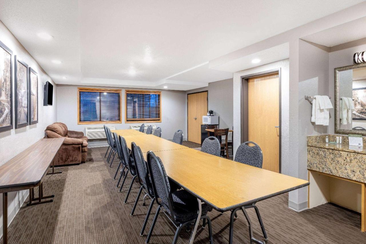 Americinn By Wyndham דיקינסון מראה חיצוני תמונה